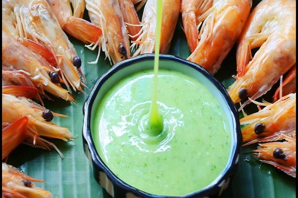 Nước chấm muối ớt xanh Việt Chef- chấm hải sản can 2L