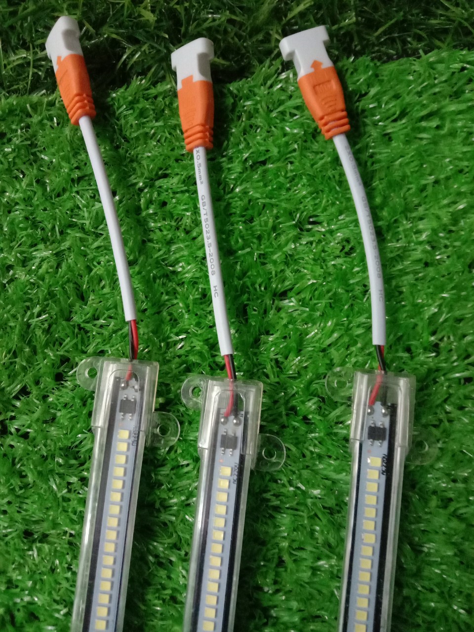 Đèn led thanh 50cm 1 đường led dùng điện 220v trang trí kệ,tủ trưng bầy