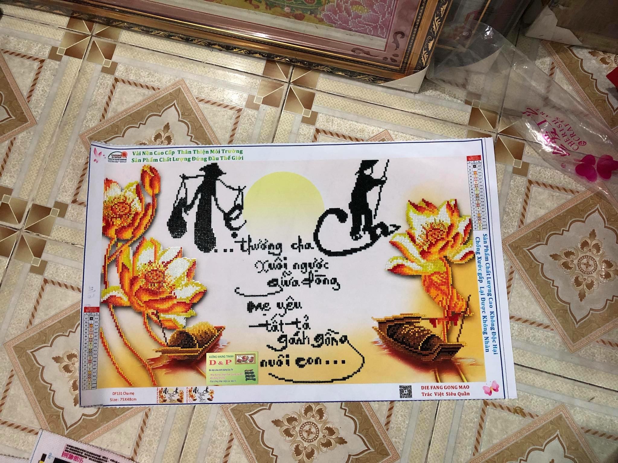 Tranh đính đá Cha Mẹ - KT: 75x48cm ( tranh chưa đính đá)