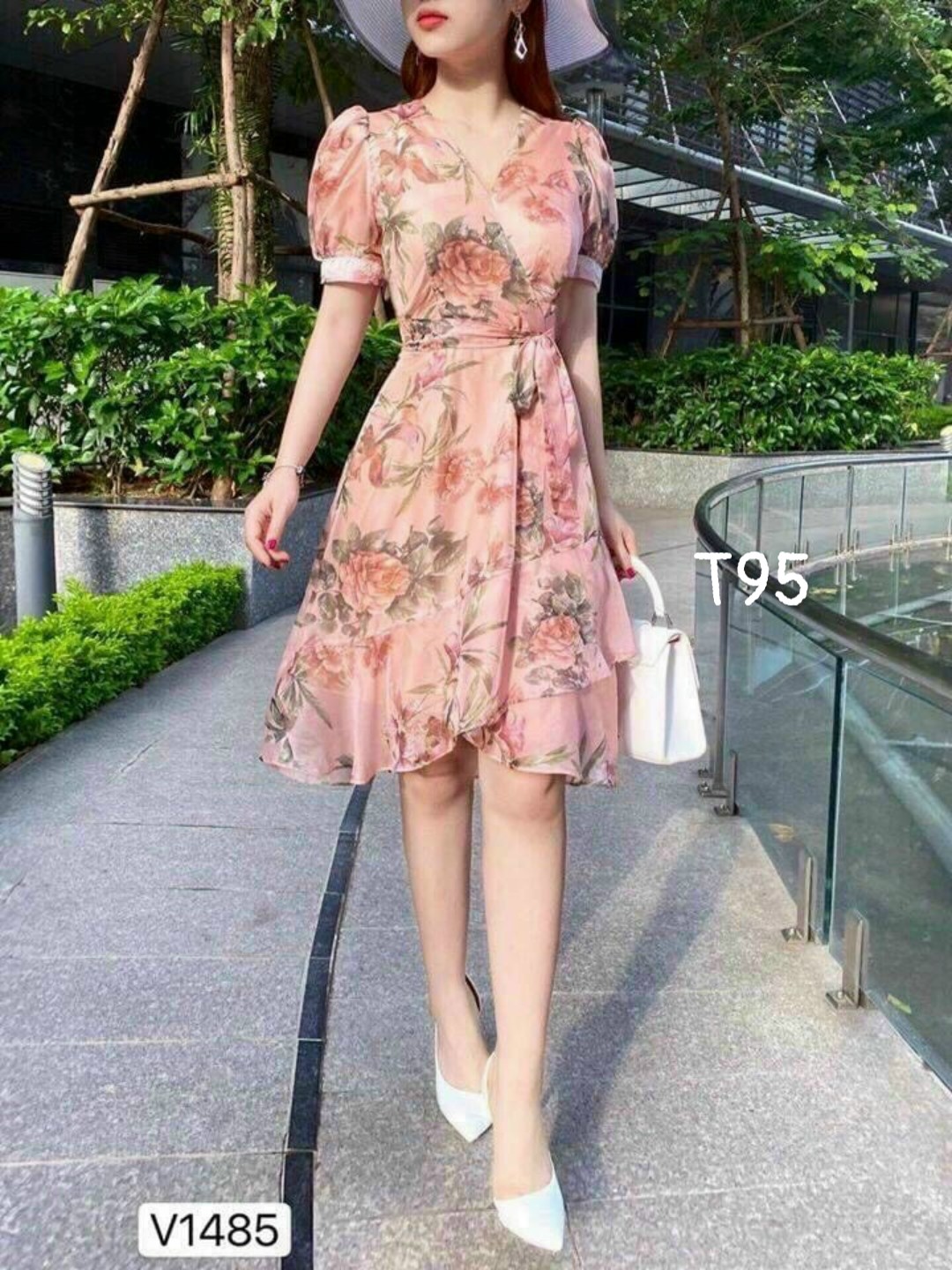 [HCM]Đầm lụa hoa dạo phố
