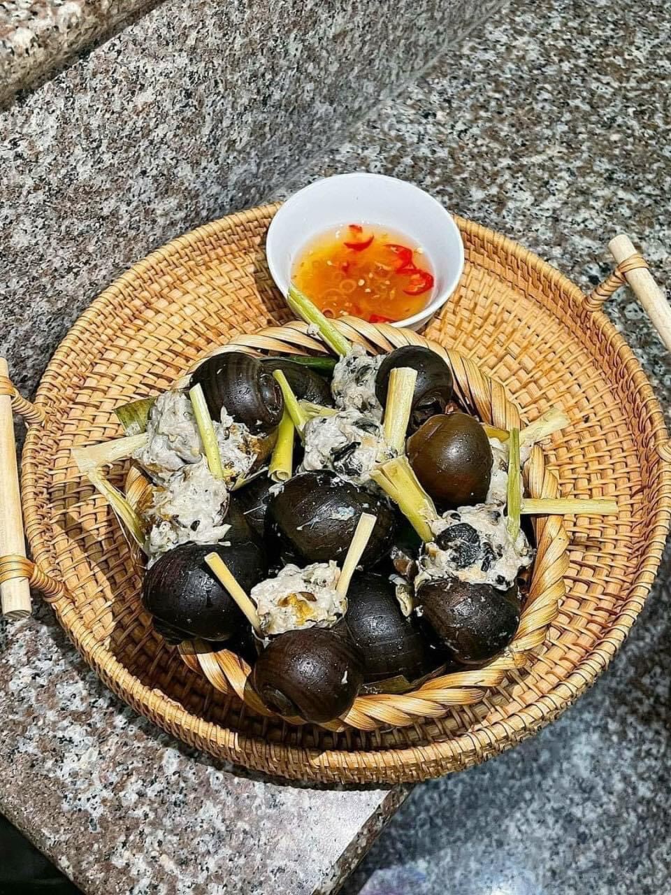 Snails Stuffed with Meat, Tray of 10-12 (Delivery to Ho Chi Minh City)