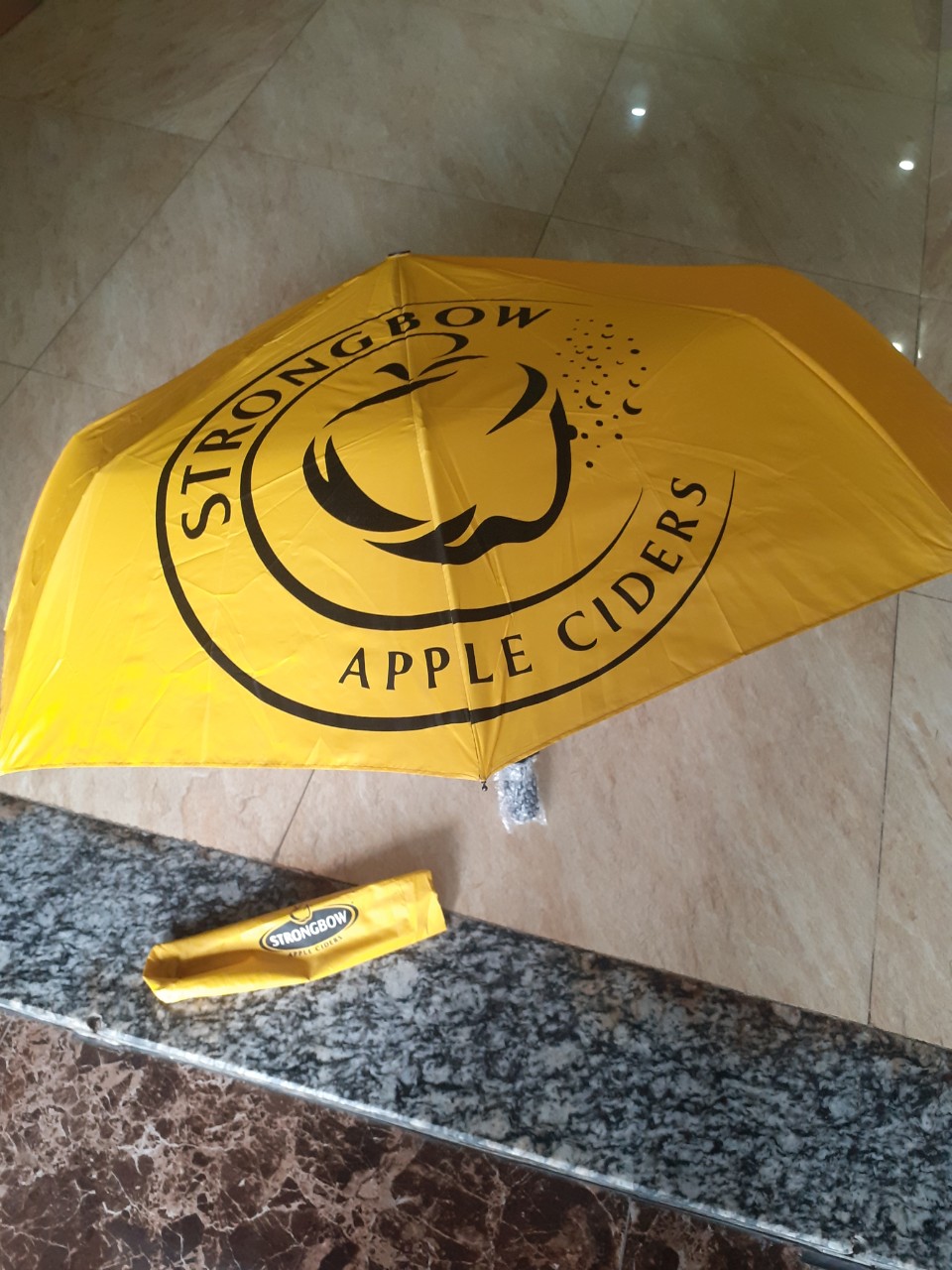 Dù xếp cầm tay Quà tặng từ Strongbow