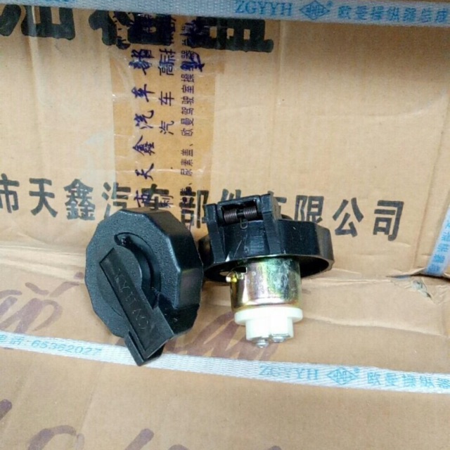 Nắp thùng dầu sinbu lắp xho xe ben xe tải xe con suzuki 5 tạ