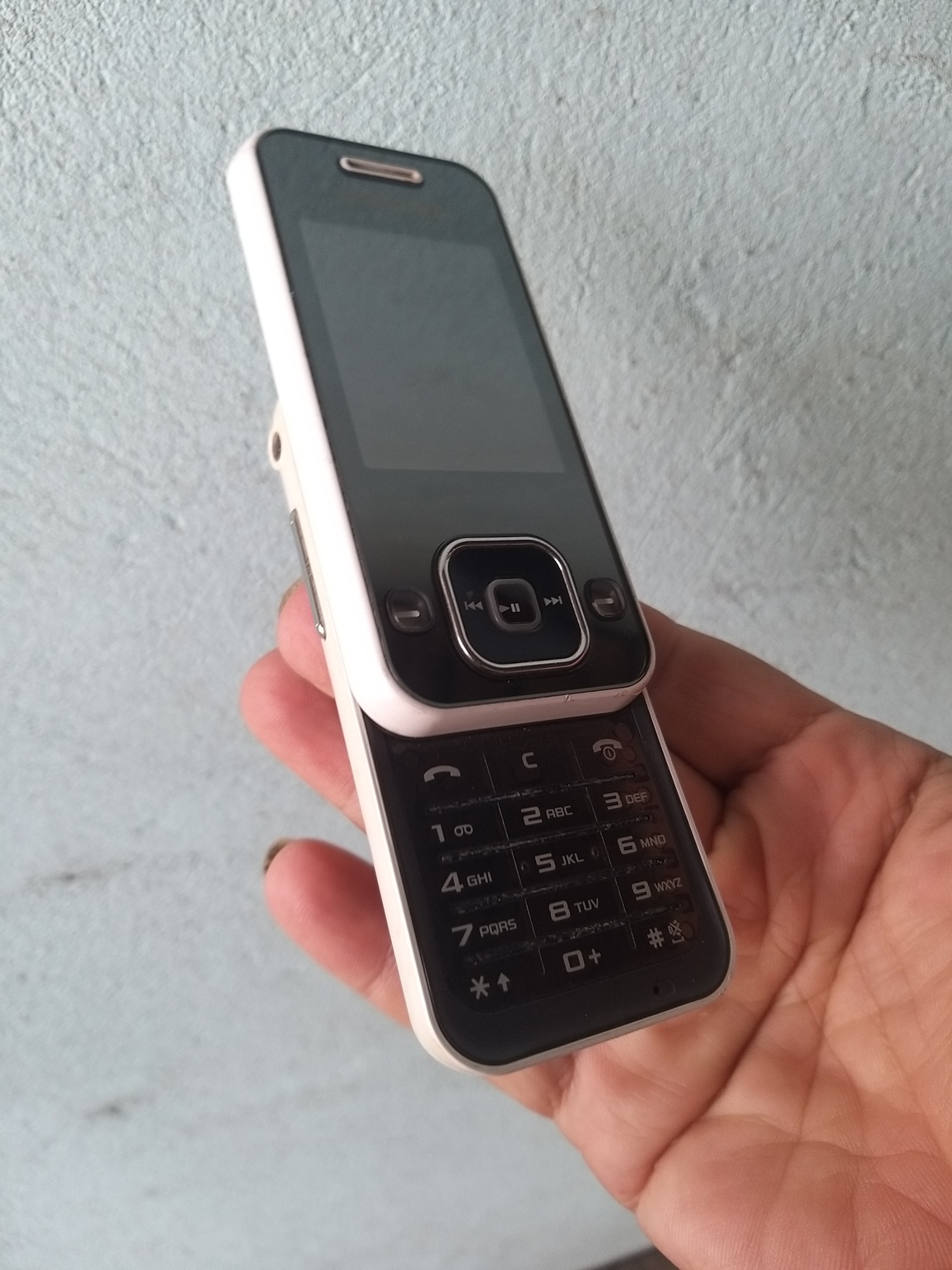 Điện thoại Samsung F250