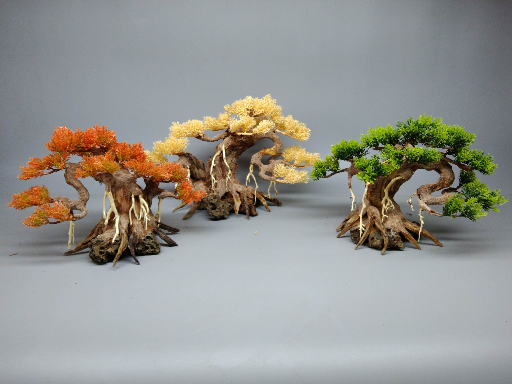 Cây gỗ lũa bonsai tán Tùng 2 thân cho hồ cá cảnh (có 4 màu: Xanh, Đỏ, Cam, Kem)