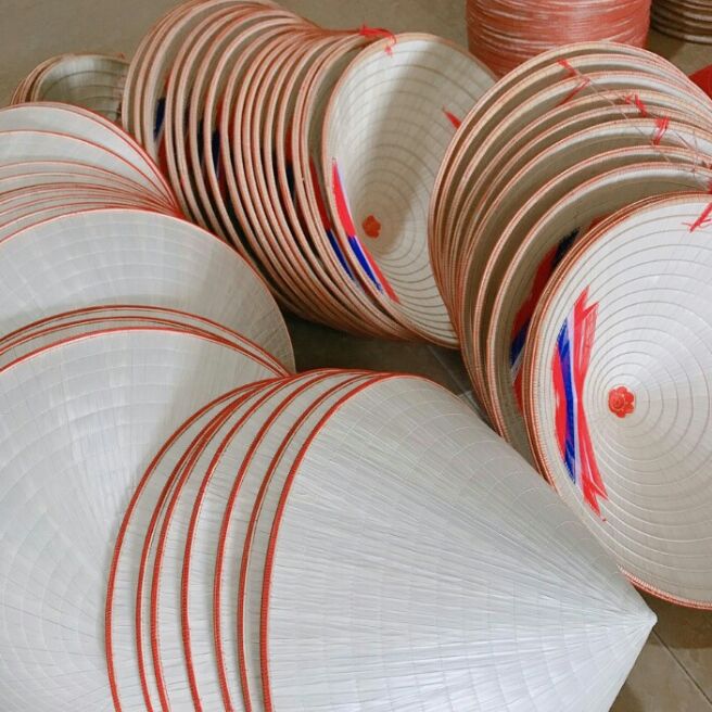 Nón lá chuông trắng sịn