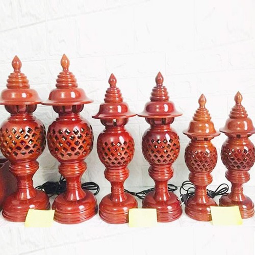 Cặp đèn thờ gỗ hương cao cấp