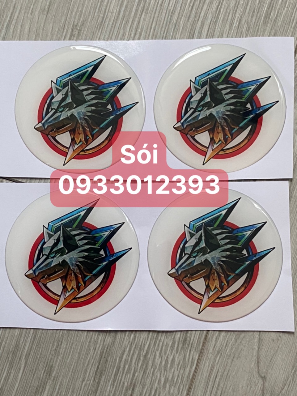 TEM DÁN NẮP TÀI XỈU DÁN LOGO XE