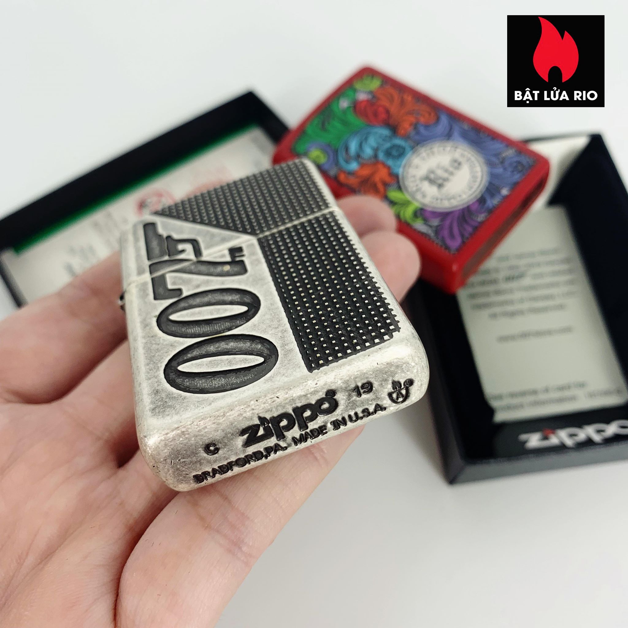 Bật lửa Zippo 49033 – Zippo Armor® James Bond 007 Antique Silver Plate