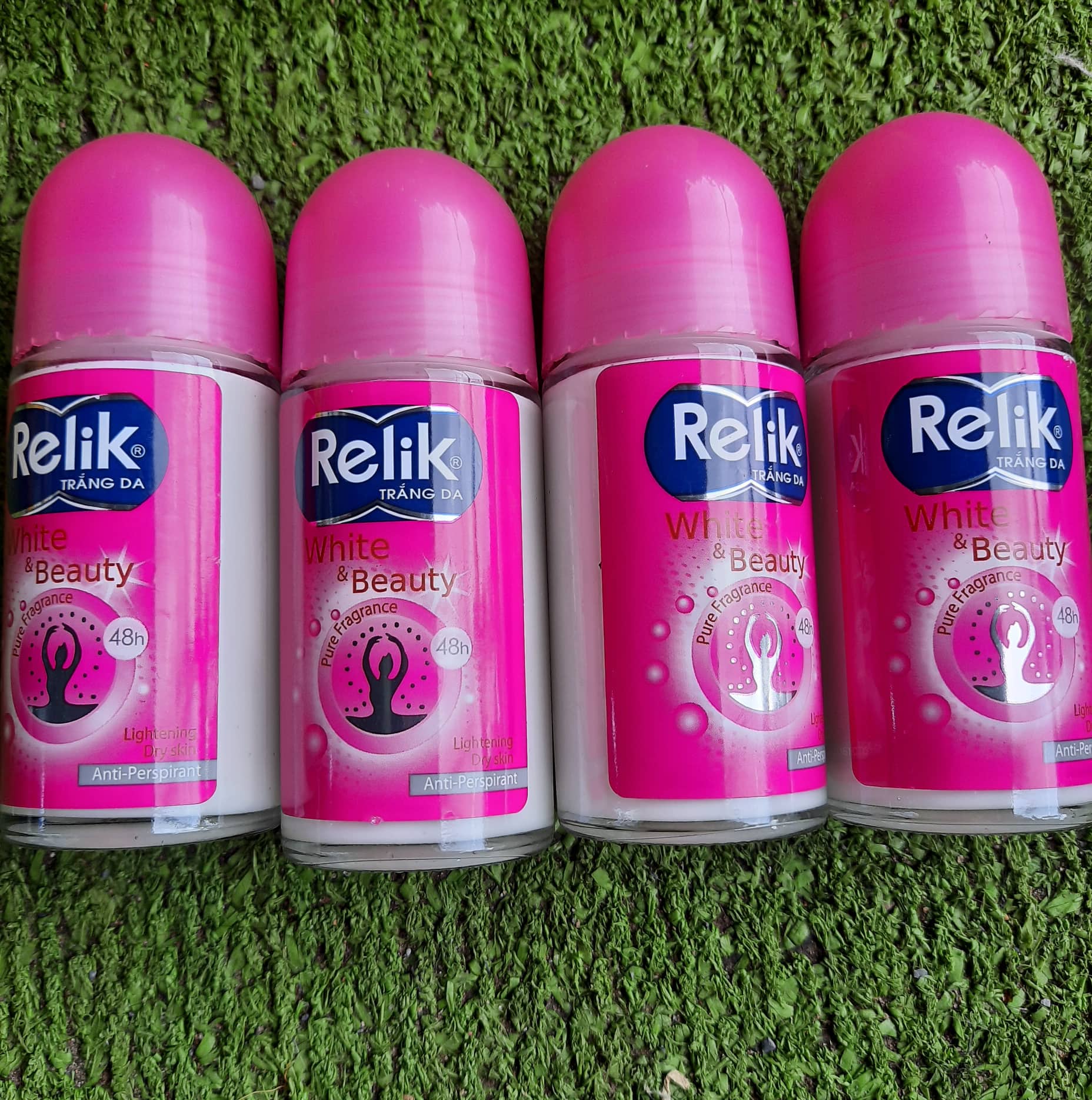lăn khử mùi  relik màu hồng 50ml