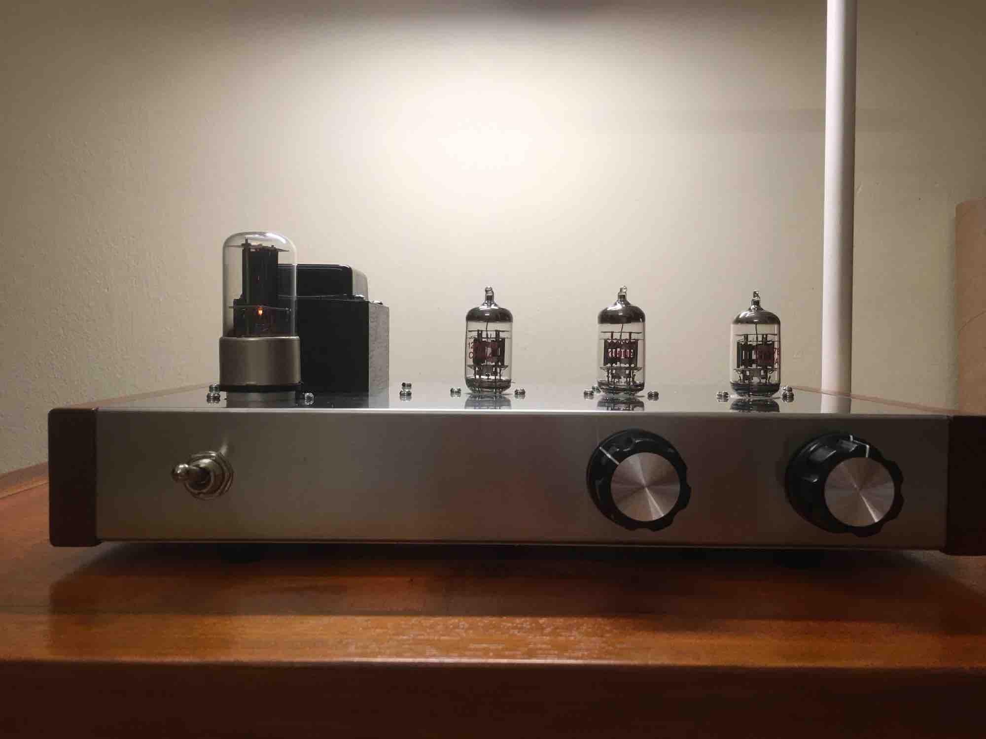 Pre-amp đèn phiên bản cổ điển ONE M7 12ax7