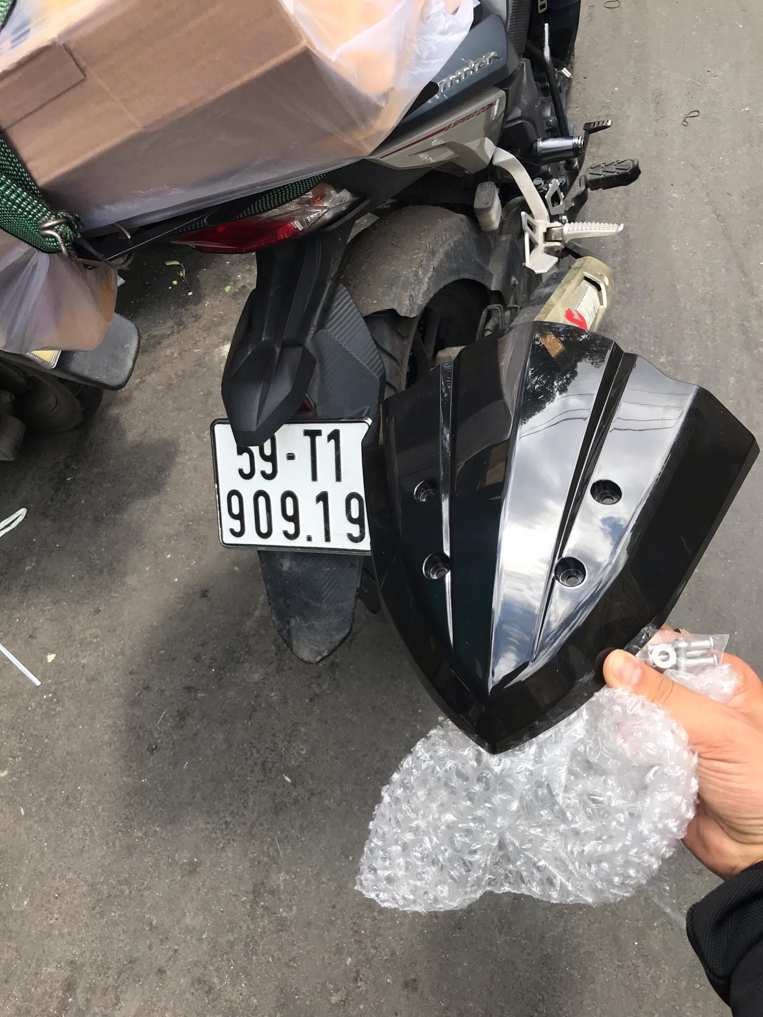 Mão 4 lỗ winner x 3 sọc