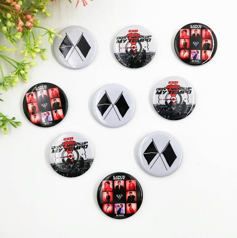 Set 2 huy hiệu cài áo EXO