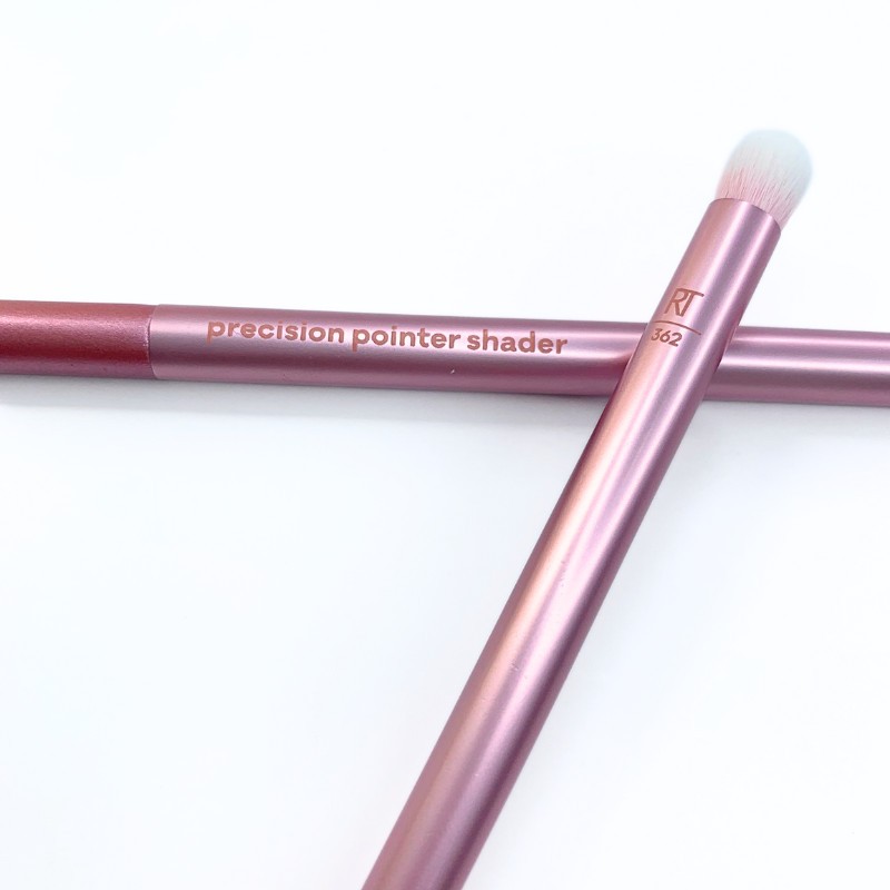 Cọ Nhấn Đuôi Mắt Hốc Mắt RT REAL TECHNIQUES Daily Eye RT362