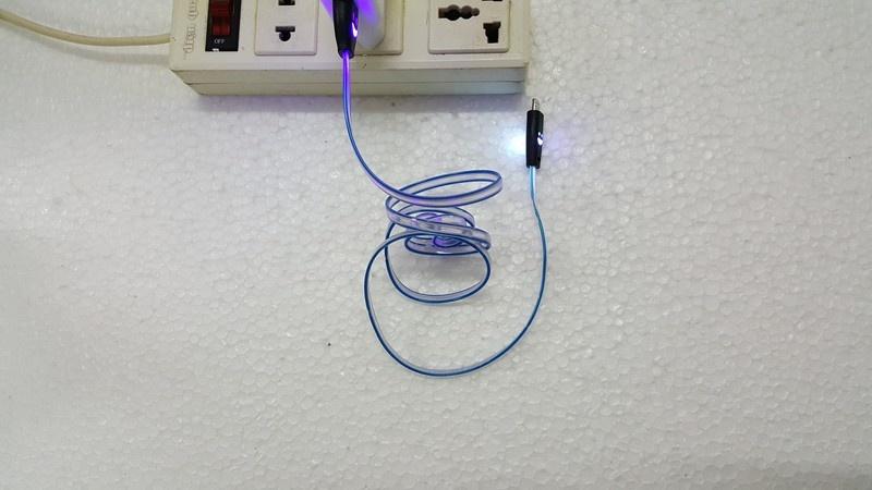 Cáp sạc dạ quang cho iPhone iPad iPod có đèn LED hình mặt cười