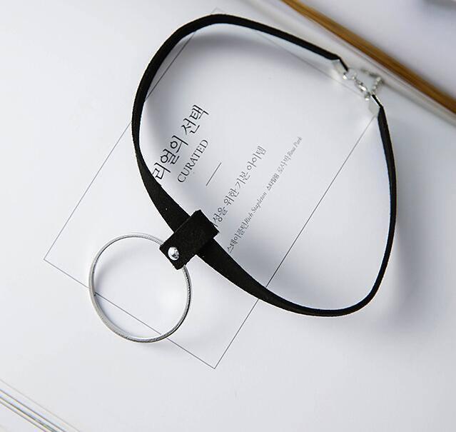 Vòng cổ choker dây da gắn vòng tròn cá tính