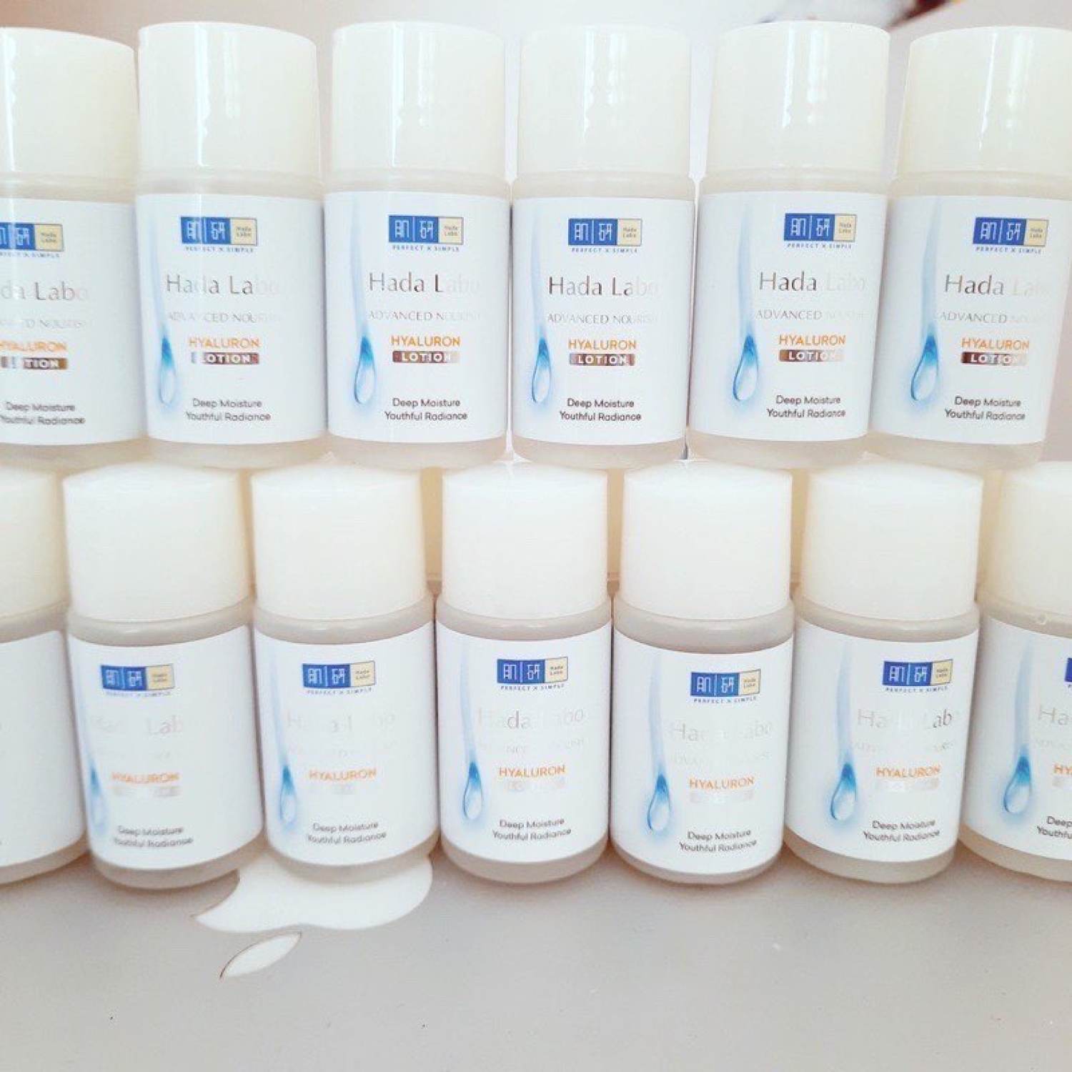 Combo 2 chai Dung dịch dưỡng ẩm Hadalabo 20ml