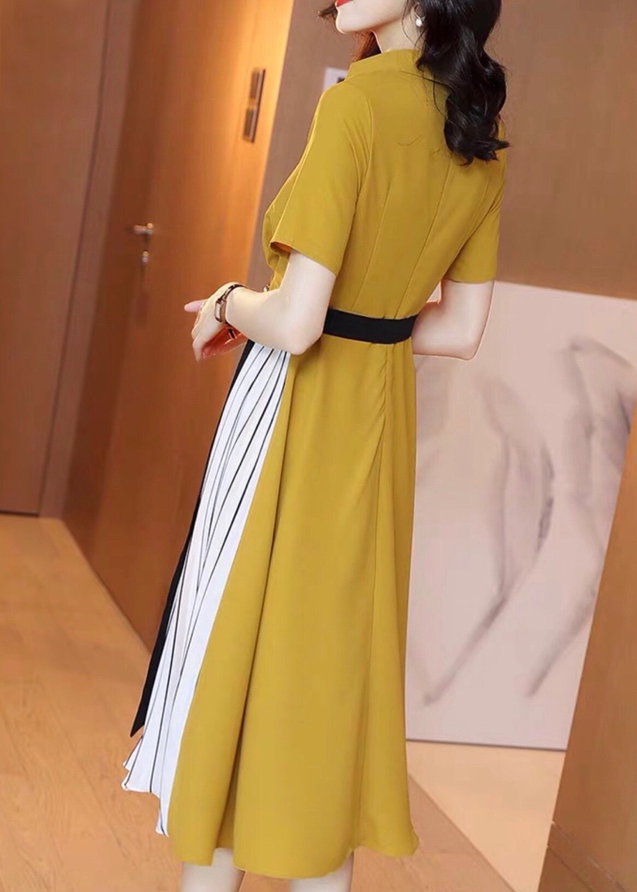 Đầm vàng phối sọc
