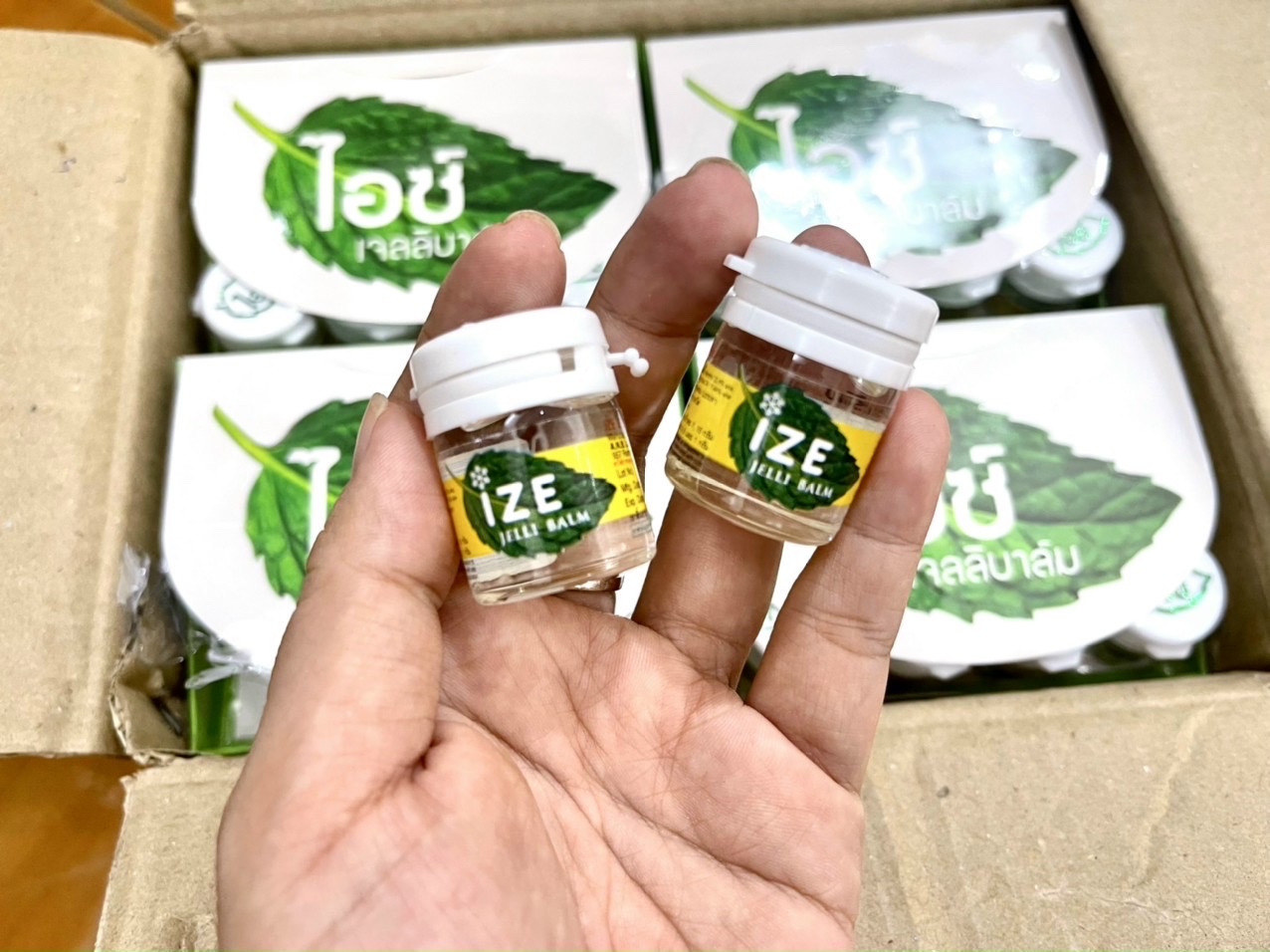 DẦU GIÓ HÍT THÔNG MŨI BẠC HÀ - IZE JELLI BALM - THÁI LAN
