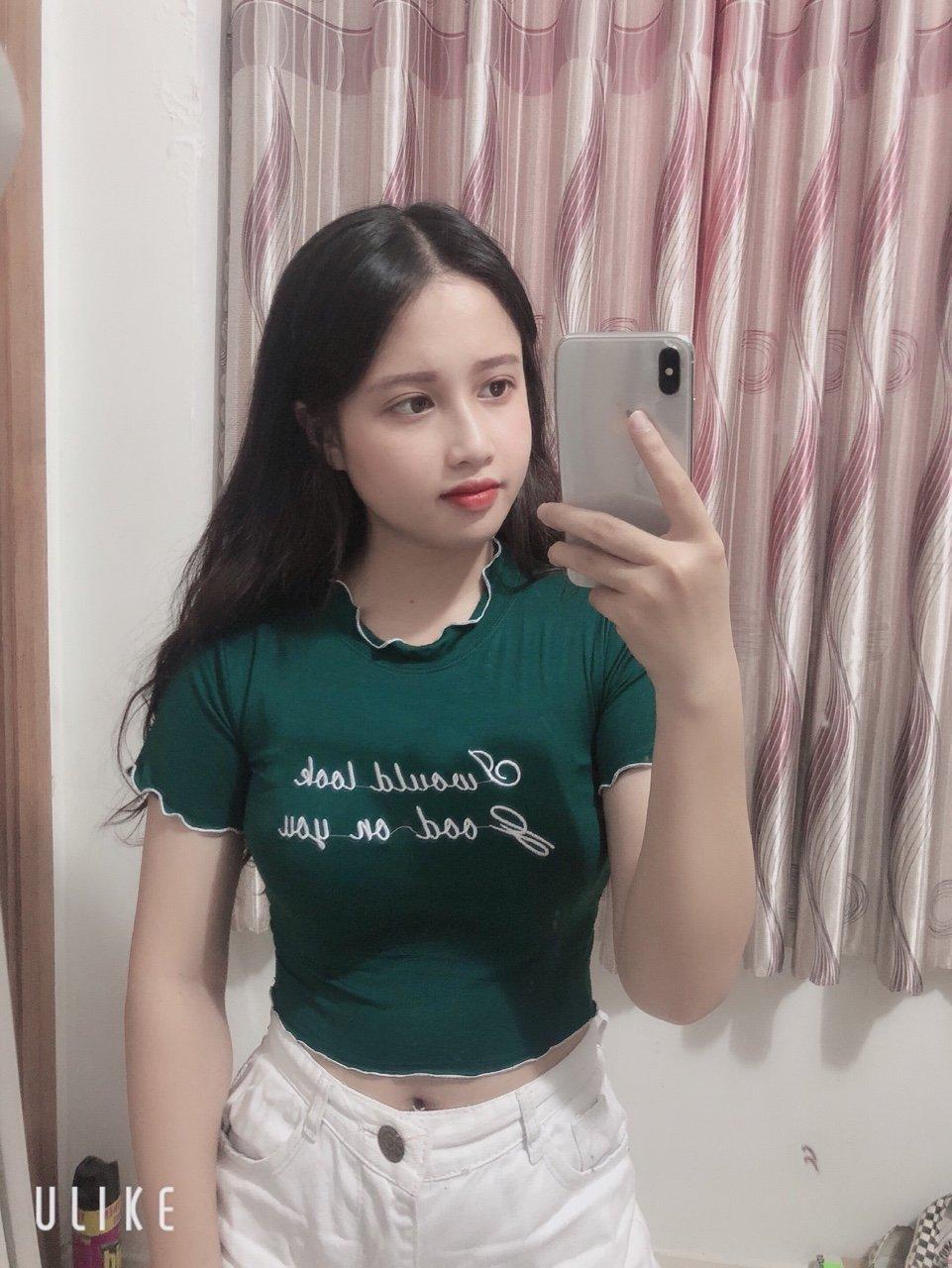 Áo croptop viền biên cực hot
