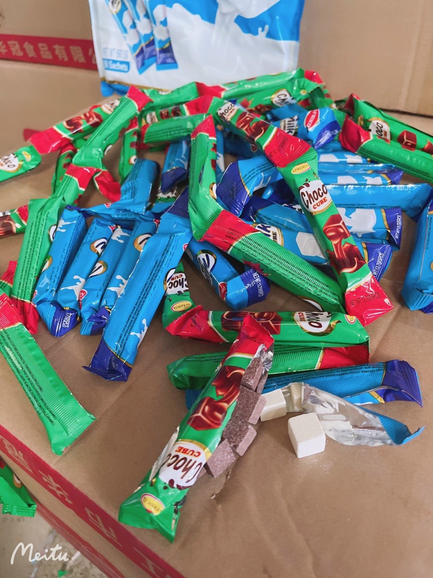 [ Sẵn hàng ] Combo 30 gói ( 13,7gr/gói - khoảng 150 viên ) Kẹo viên sữa chua MILK / CHOCO CUBE siêu ngon