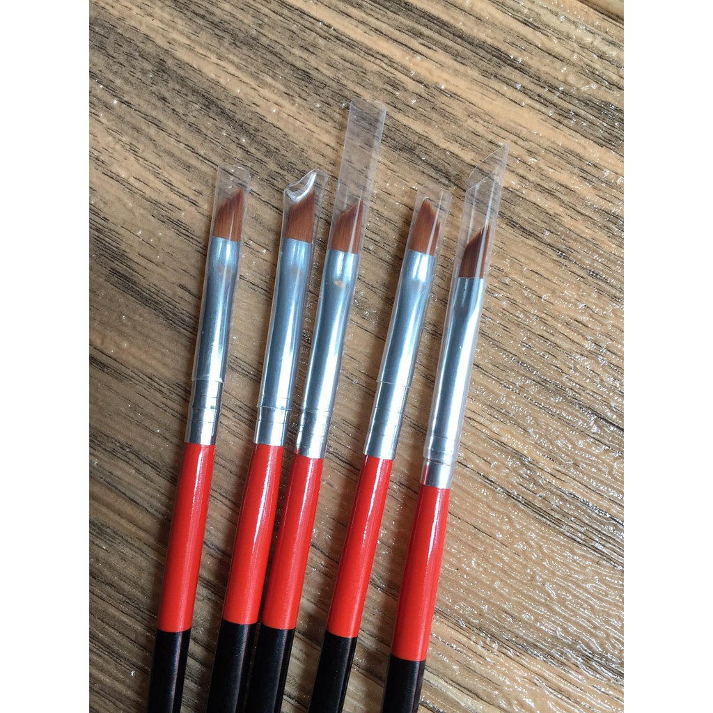 Cọ vẽ eyeliner nét siêu mảnh