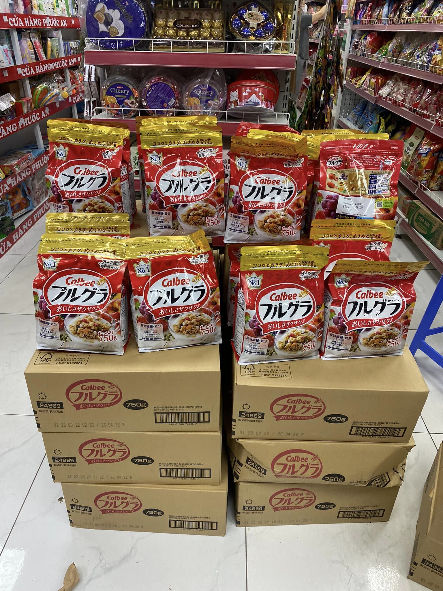 combo 1 thùng Ngũ cốc Calbee Đỏ 800g Nhật Bản