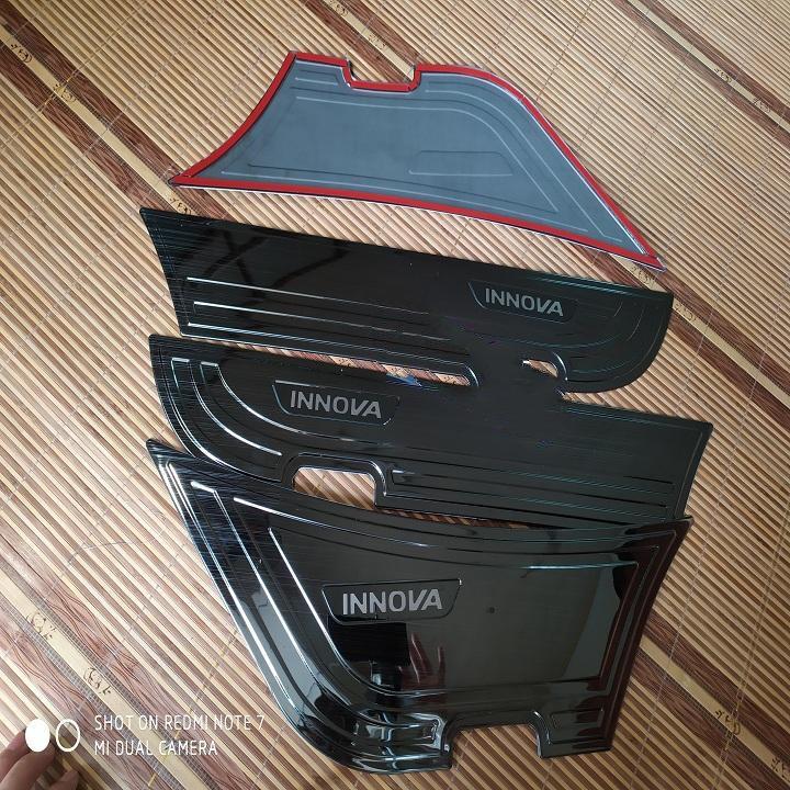 ốp tapli cánh cửa xe innova titan