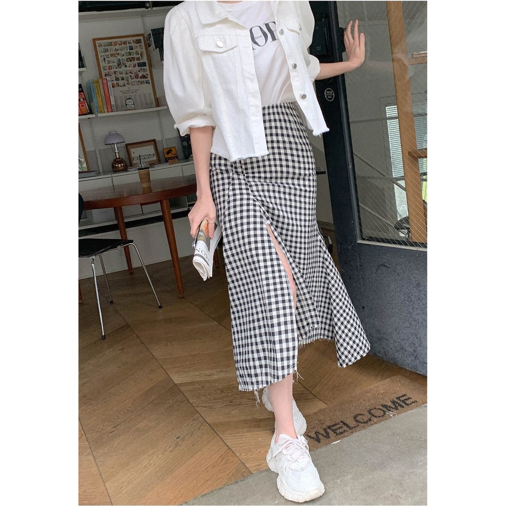 Chân Váy Midi Xẻ Tà Caro Sọc Trắng Đen