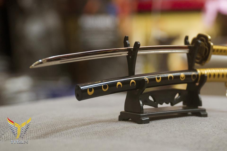 Móc khóa katana nhật nguyệt