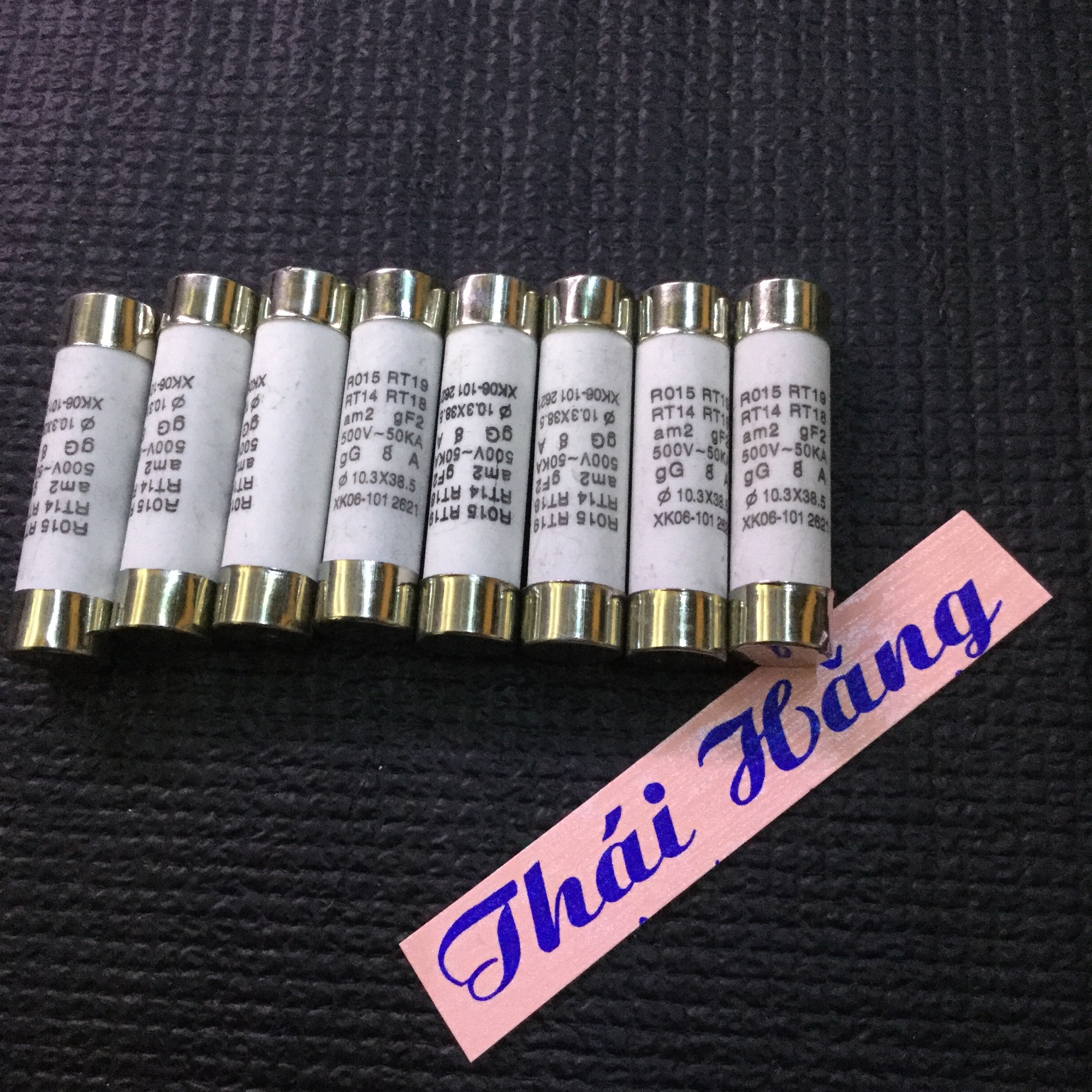 Cầu chì sứ 10 x38 -8 A/500 V (10 chiếc)