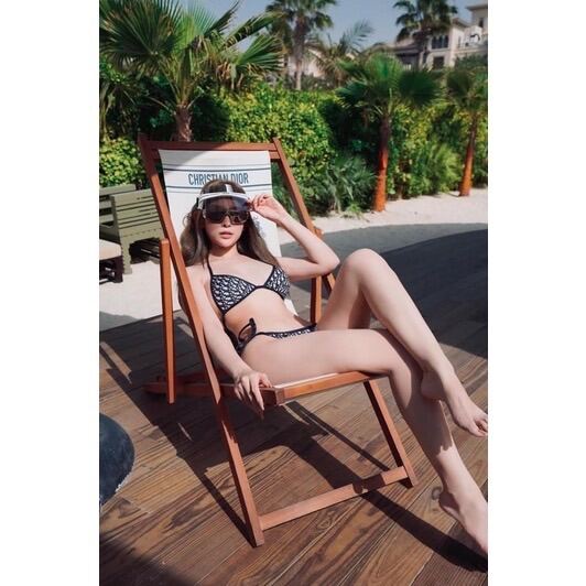 Bikini 2 mảnh di o viền đen siêu nét.