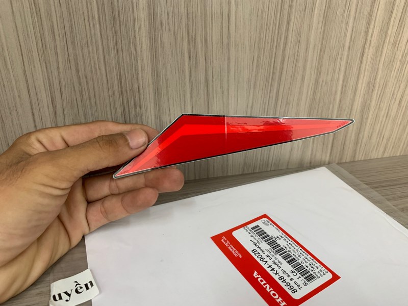 Tem b cánh bửng vision 18 xe đen nhám trái