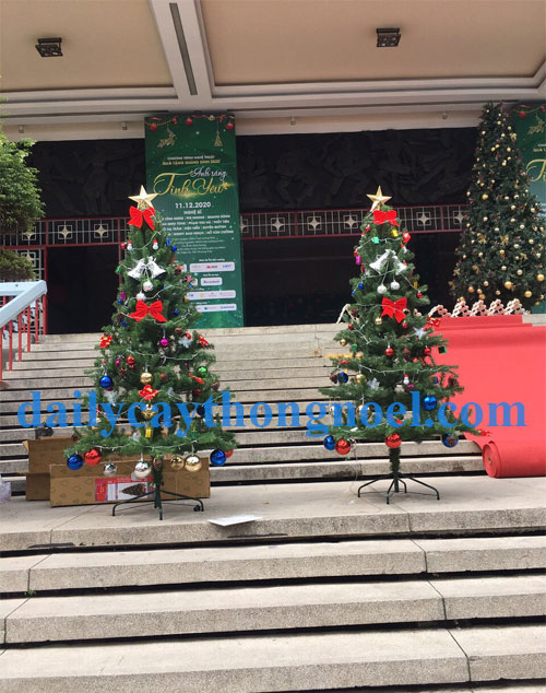 cây thông noel màu xanh 2m1