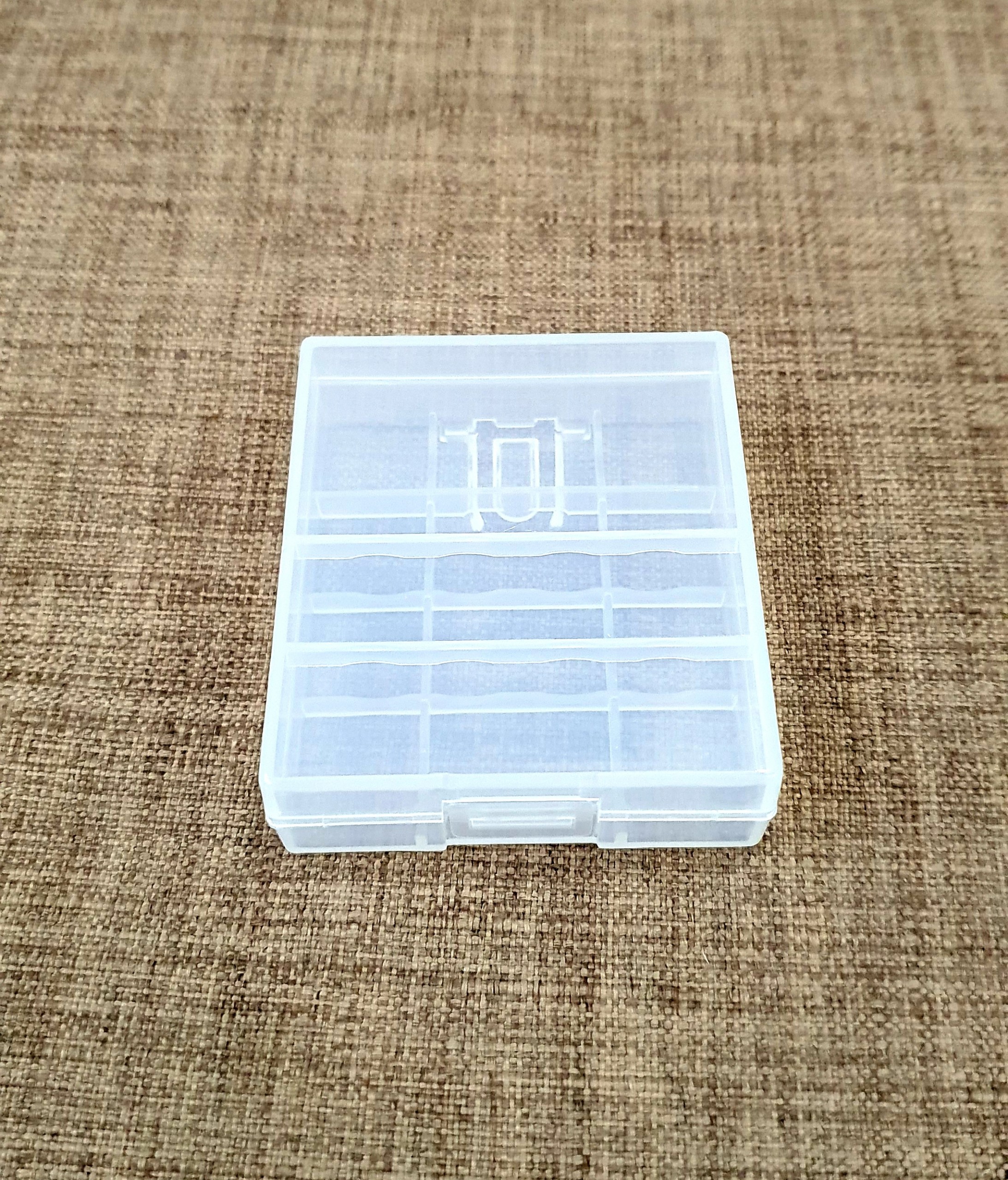 Hộp nhựa đựng pin tiểu AA và pin đũa AAA