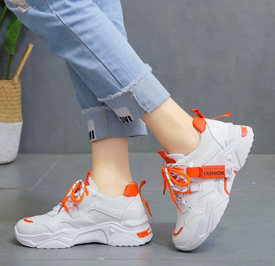 giày sneaker