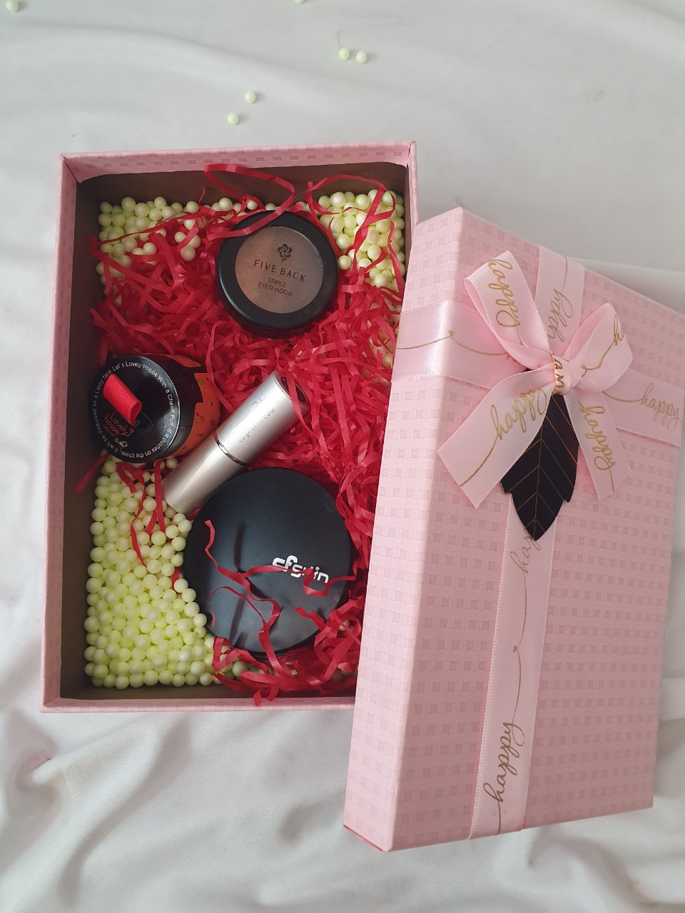 Q4-luxury Korean beauty Lady Cosmetics Makeup Set 4 PCs eye shadow blush and matte lipstick with gift box