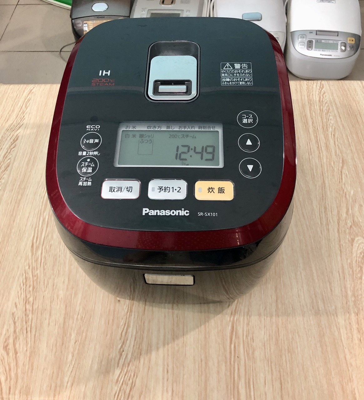 Nồi cơm điện cao tần nội địa Nhật Bản Panasonic Steam IH 200ºC cốc nước bù ẩm màn hình led giọng nói cơm dòng VIP của hãng