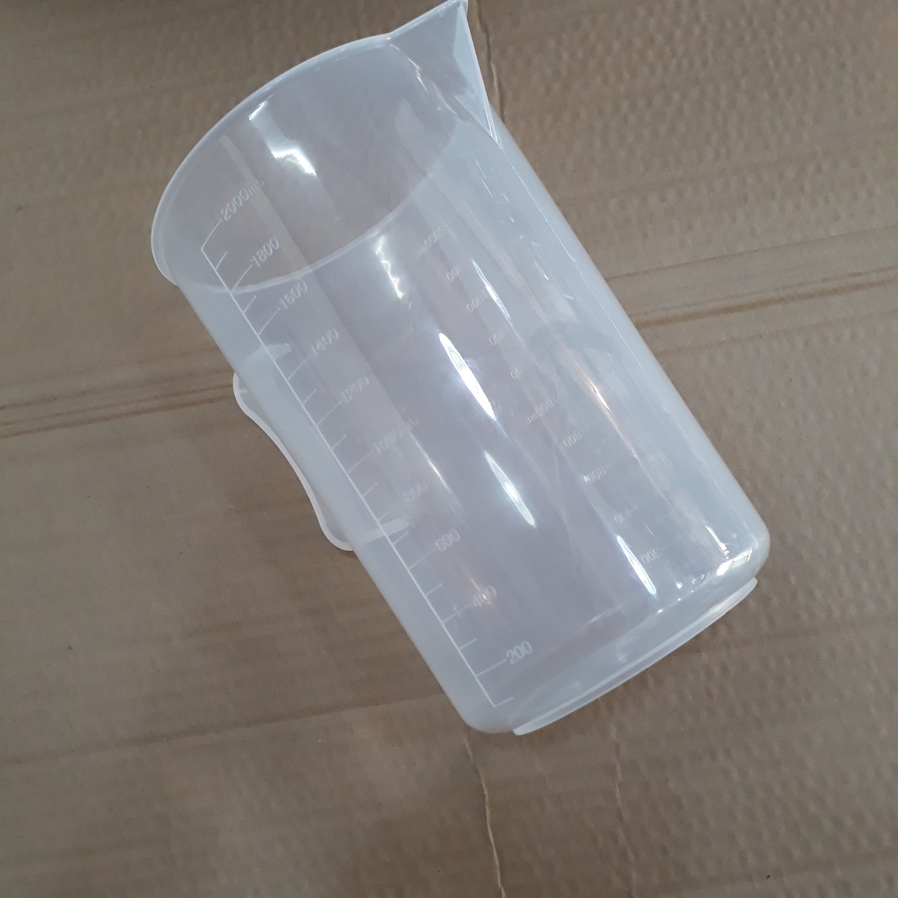 CA ĐONG ĐỊNH LƯỢNG NHỰA CÓ VẠCH CHIA 2LIT