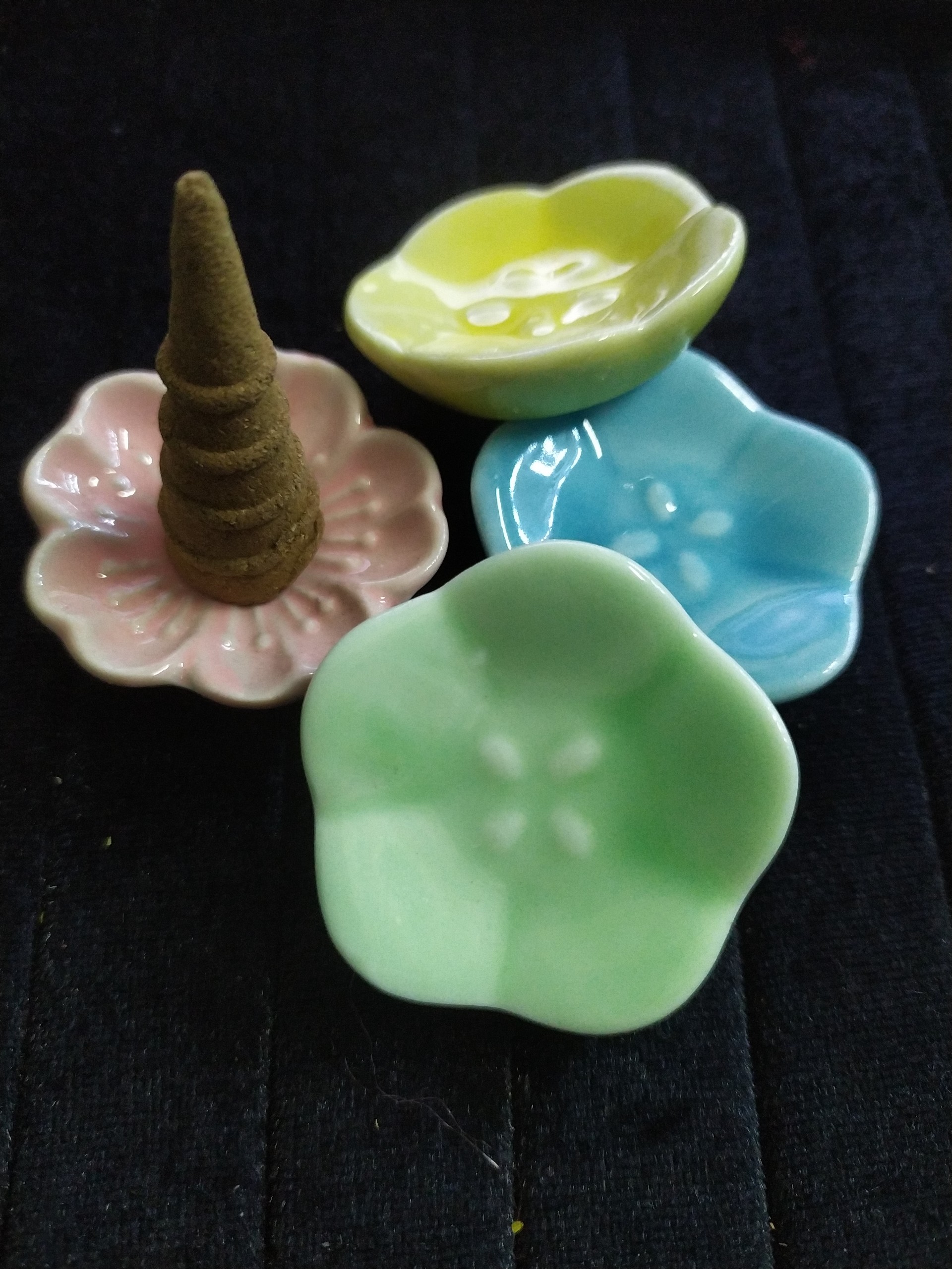 Khay đế đốt,  đựng nụ trầm (loại đế dày) - thờ cúng