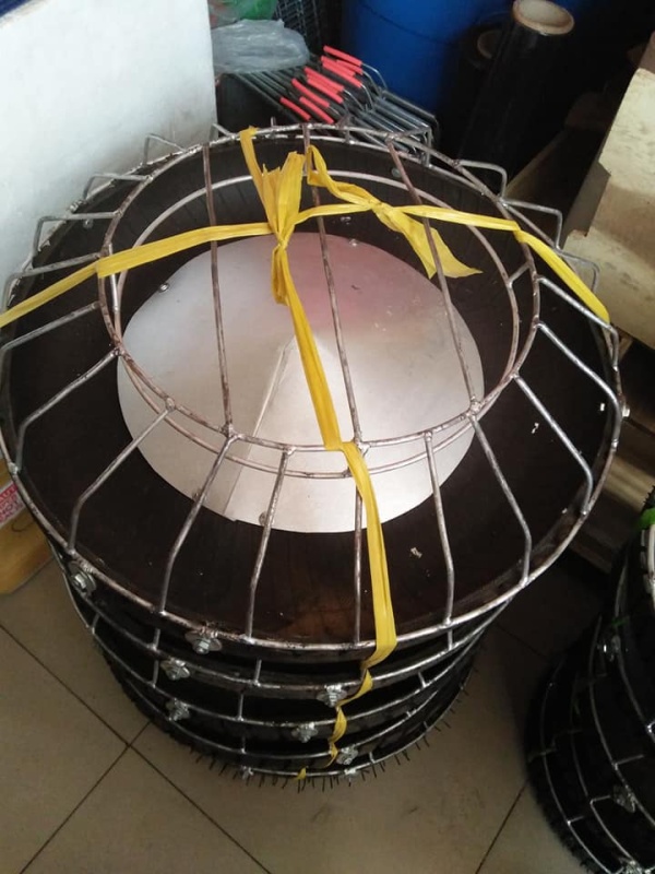 máng ăn chống bới cho gà loại đai