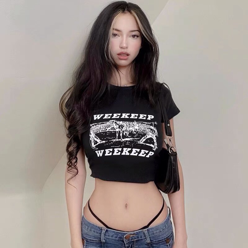 Áo croptop in chữ weekeep