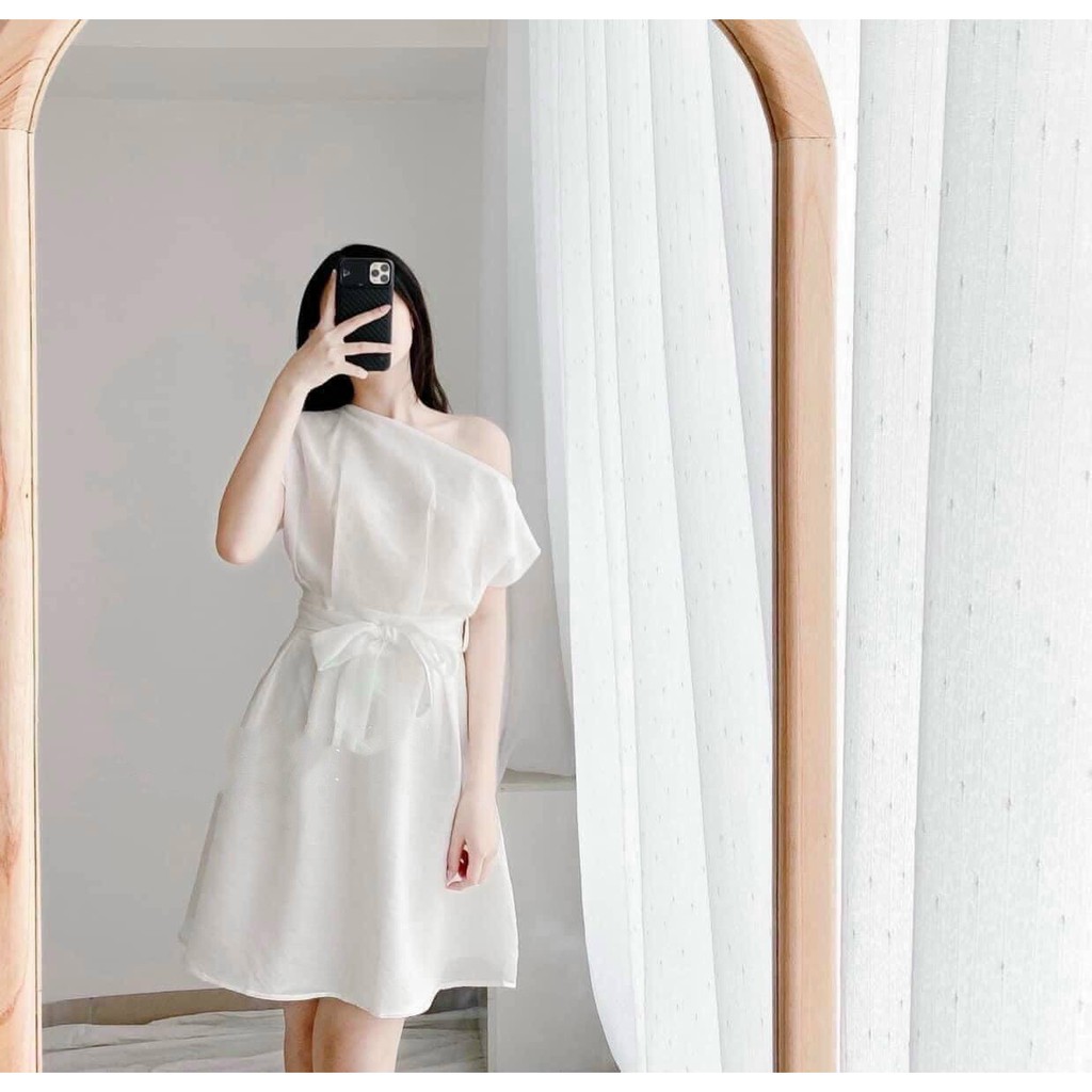 Đầm voan trễ vai thắt dây eo hai màu trắng/đen