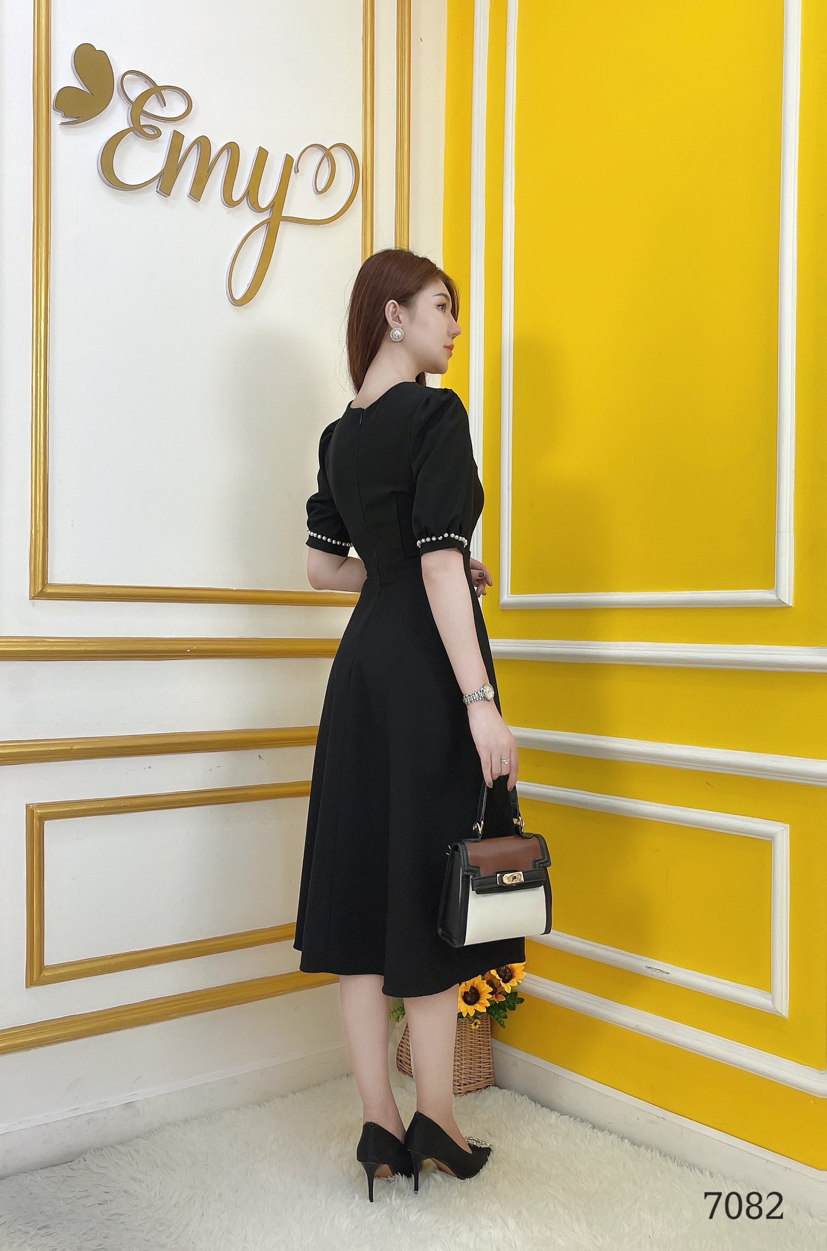 Đầm EMY EM7082  Xoè Đen Cổ Danton