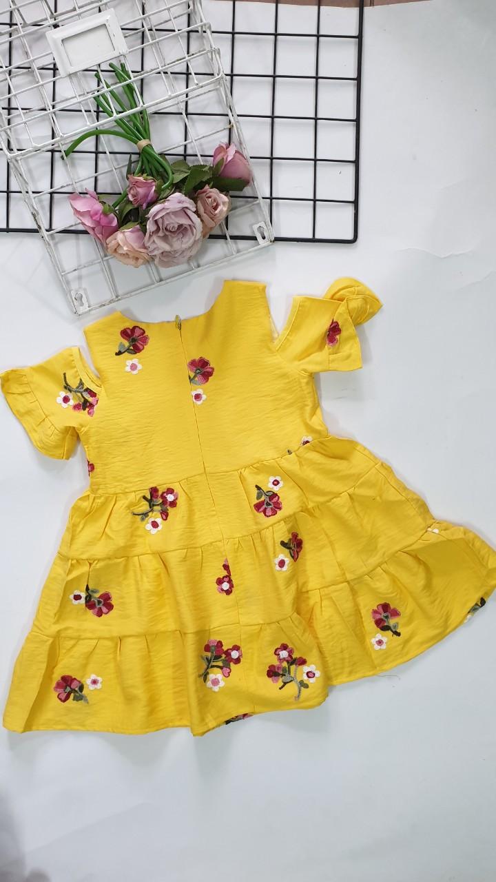 Đầm trễ vai cho bé gái
