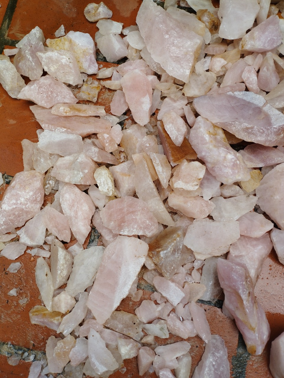 Đá Thô Thạch Anh Hồng (0,5 kg)