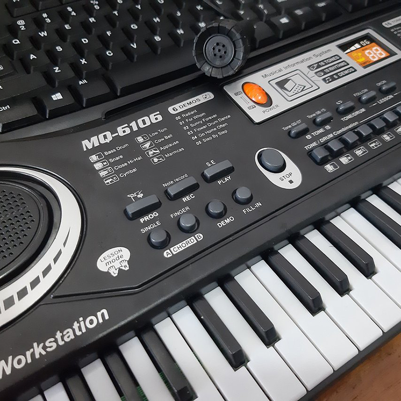 Đàn Piano điện tử 61 phím bấm kèm mic cho Bé