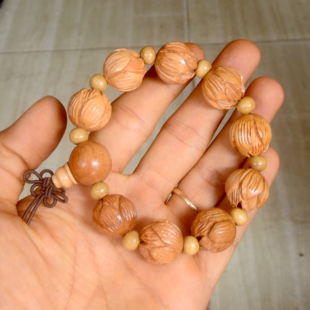 Vòng tay chuỗi gỗ hình hoa sen-Chất liệu gỗ tự nhiên