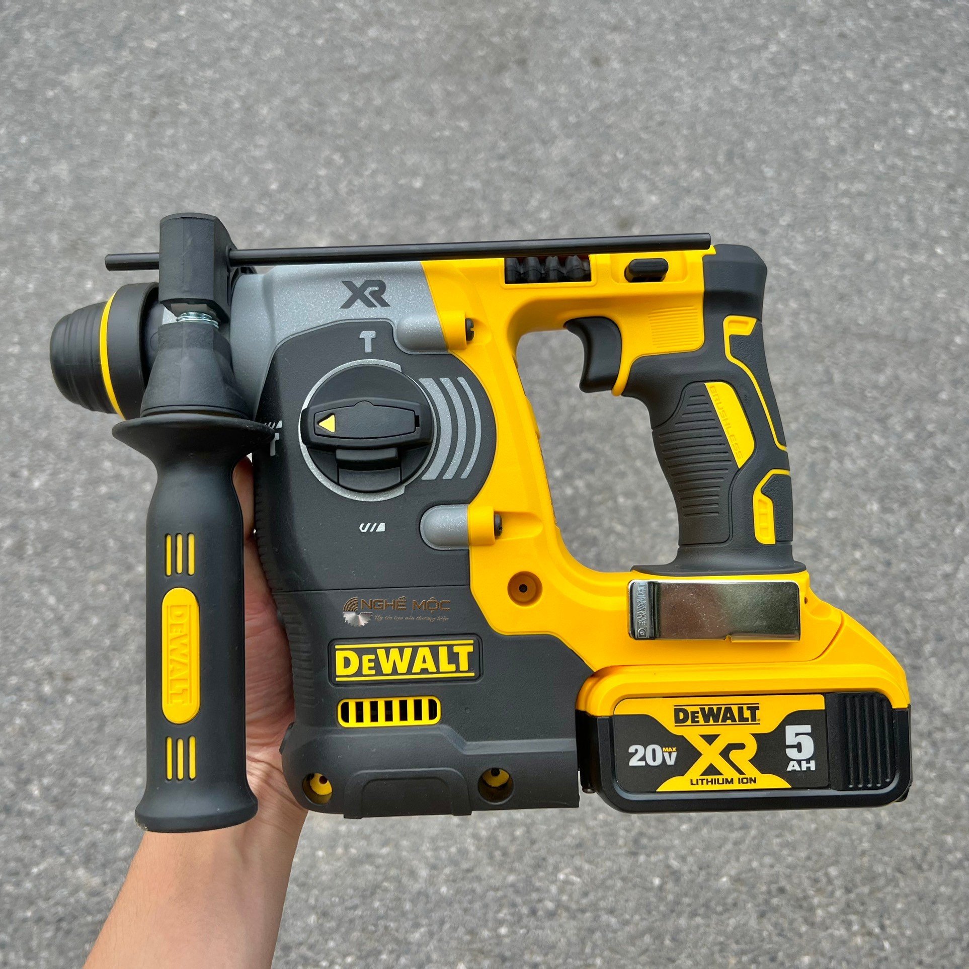 Máy khoan betong Dewalt DCH273