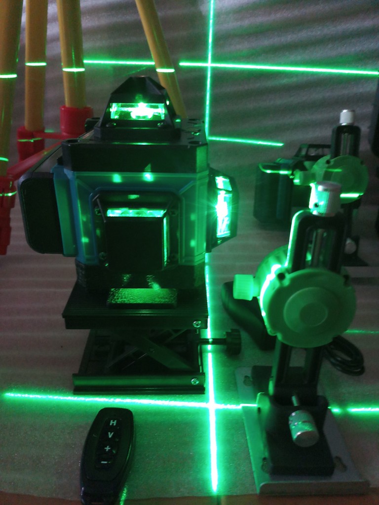 Máy cân mực laser 16 tia xanh Macan hàng đẹp